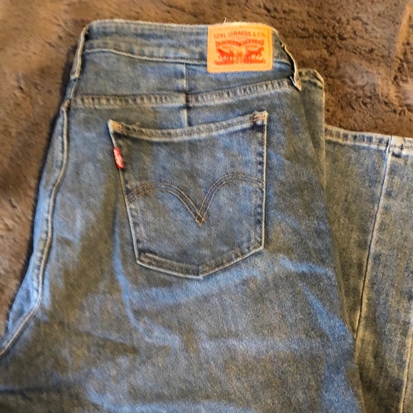 Women’s Levi’s - Picture 4 of 12